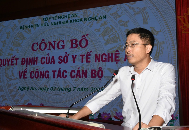 TS.BS NGuyễn Văn Thương - Phó Giám đốc Sở Y tế Nghệ An ghi nhận, đánh giá cao nhừng đóng góp của TS.BS Quế Anh Trâm.