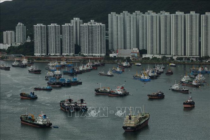 Hong Kong phát cảnh báo cao nhất khi bão Wipha tiến gần- Ảnh 1. Hong Kong phát cảnh báo cao nhất khi bão Wipha tiến gần- Ảnh 1.