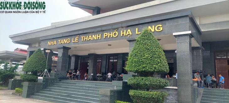 Vụ lật tàu du lịch trên vịnh Hạ Long: Nỗi đau xé lòng của người thân- Ảnh 1. Vụ lật tàu du lịch trên vịnh Hạ Long: Nỗi đau xé lòng của người thân- Ảnh 1.