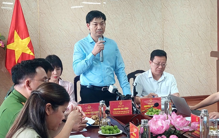 Vì sao không dùng máy bay trực thăng cứu hộ nạn nhân trong vụ đắm tàu du lịch?- Ảnh 1.