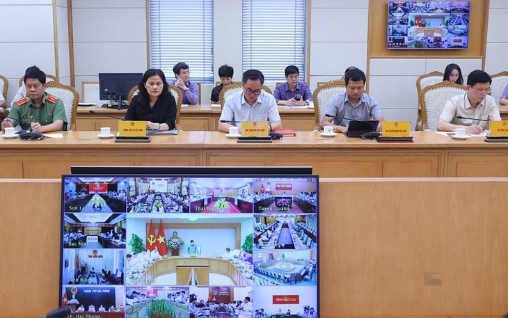 Ứng phó với bão số 3: Phó Thủ tướng chỉ đạo các bộ, ngành, địa phương duy trì chế độ trực 24/24h- Ảnh 4. Ứng phó với bão số 3: Phó Thủ tướng chỉ đạo các bộ, ngành, địa phương duy trì chế độ trực 24/24h- Ảnh 4.
