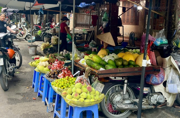 Tiểu thương tiết lộ sự thật về đào mỏ quạ đang được bán ngoài chợ- Ảnh 1.