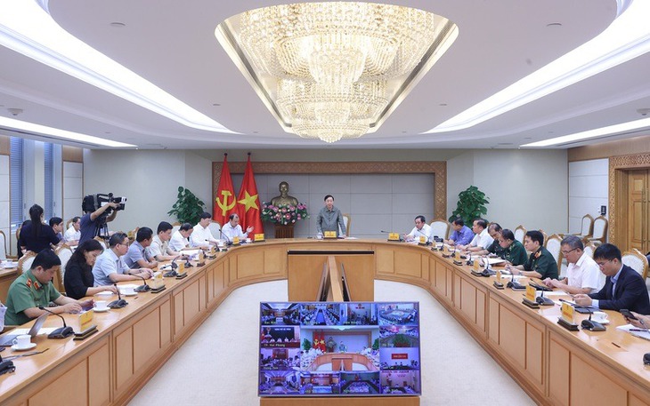 Ứng phó với bão số 3: Phó Thủ tướng chỉ đạo các bộ, ngành, địa phương duy trì chế độ trực 24/24h- Ảnh 1. Ứng phó với bão số 3: Phó Thủ tướng chỉ đạo các bộ, ngành, địa phương duy trì chế độ trực 24/24h- Ảnh 1.