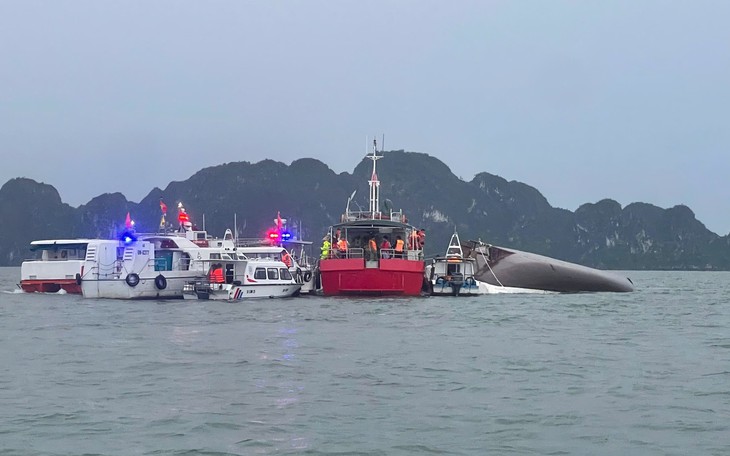 Cơn mưa dông mạnh gây lật tàu du lịch ở Quảng Ninh diễn biến thế nào, có còn dông lốc bất ngờ nữa không?