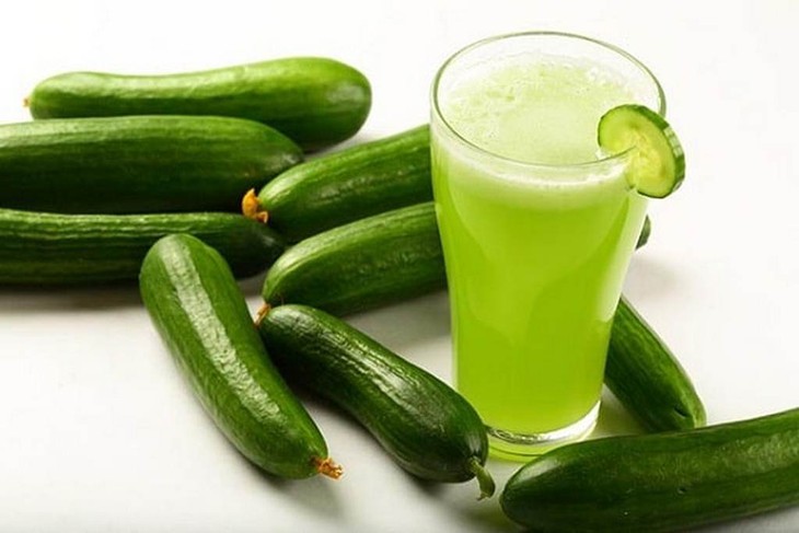 nuoc-ep-dua-chuot-tang-cuong-suc-khoe-cua-xuong