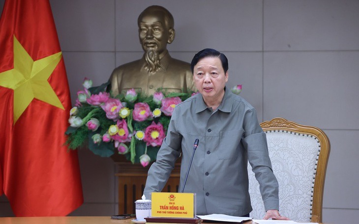Ứng phó với bão số 3: Phó Thủ tướng chỉ đạo các bộ, ngành, địa phương duy trì chế độ trực 24/24h- Ảnh 5. Ứng phó với bão số 3: Phó Thủ tướng chỉ đạo các bộ, ngành, địa phương duy trì chế độ trực 24/24h- Ảnh 5.