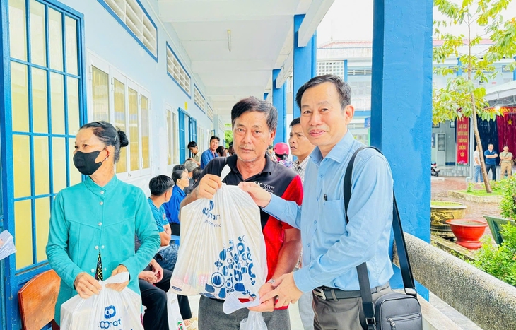 Nhiều cơ sở y tế TPHCM triển khai hoạt động tri ân dịp 27/7- Ảnh 2.