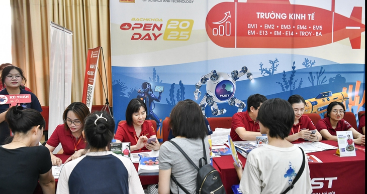 Thí sinh cẩn trọng với 'bẫy' điểm sàn xét tuyển đại học 2025- Ảnh 1.