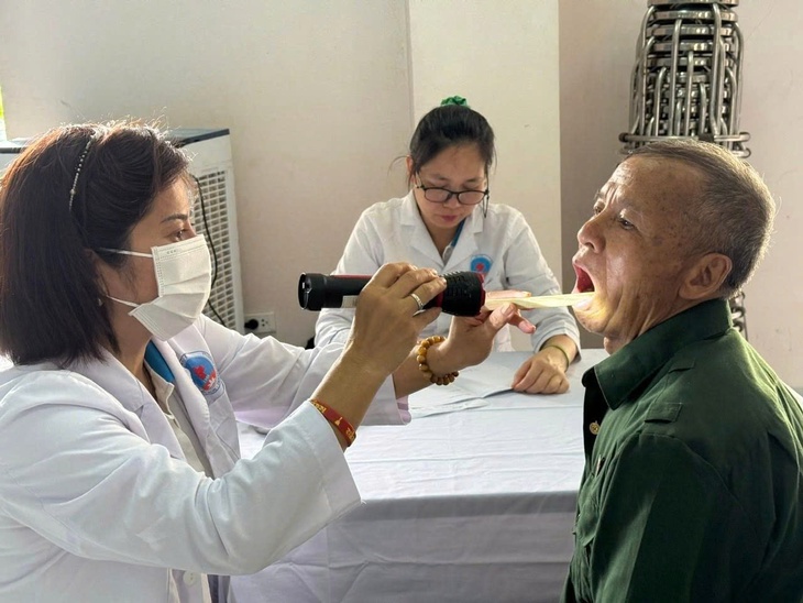 Khám bệnh, cấp thuốc miễn phí cho 300 đối tượng chính sách tại Nghĩa Lộ, Lào Cai- Ảnh 1. Khám bệnh, cấp thuốc miễn phí cho 300 đối tượng chính sách tại Nghĩa Lộ, Lào Cai- Ảnh 1.