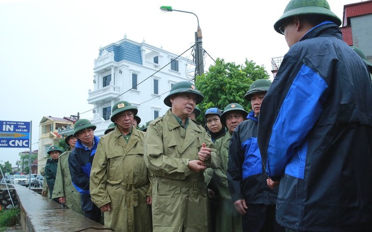 Phó Thủ tướng: Cần đặc biệt quan tâm tới diễn biến triều cường trùng thời điểm bão số 3 đổ bộ - Ảnh 2.