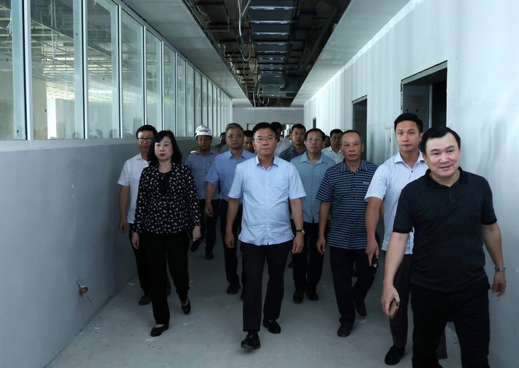 Phó Thủ tướng: Quyết tâm, nỗ lực đưa cơ sở 2 của Bệnh viện Việt Đức và Bệnh viện Bạch Mai vào sử dụng trước ngày 30/11- Ảnh 1. Phó Thủ tướng: Quyết tâm, nỗ lực đưa cơ sở 2 của Bệnh viện Việt Đức và Bệnh viện Bạch Mai vào sử dụng trước ngày 30/11- Ảnh 1.