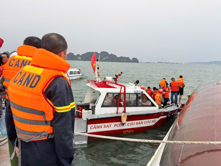 Vụ lật tàu ở Quảng Ninh: Tìm thấy thi thể bé trai gần đảo Ti Tốp, còn 3 nạn nhân mất tích- Ảnh 1.