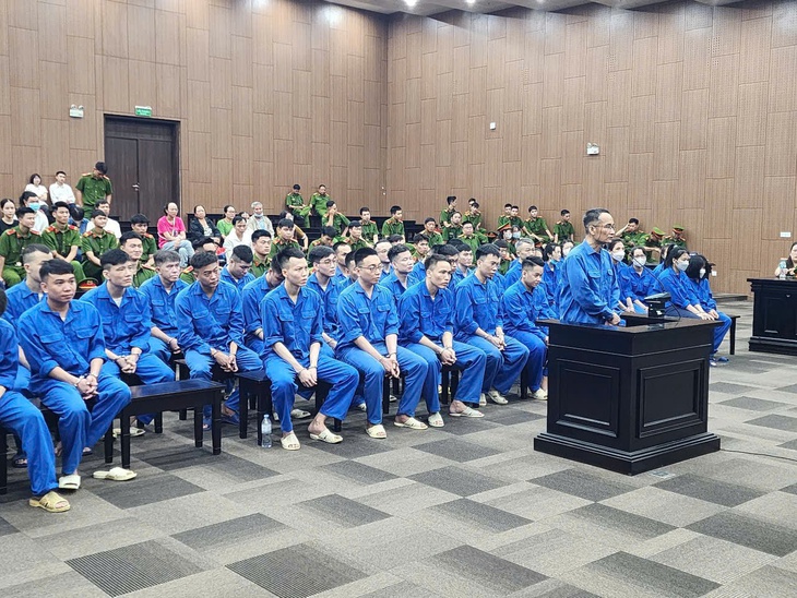 Xét xử băng nhóm tội phạm đòi nợ bằng thủ đoạn ghép ảnh khỏa thân- Ảnh 1. Xét xử băng nhóm tội phạm đòi nợ bằng thủ đoạn ghép ảnh khỏa thân- Ảnh 1.