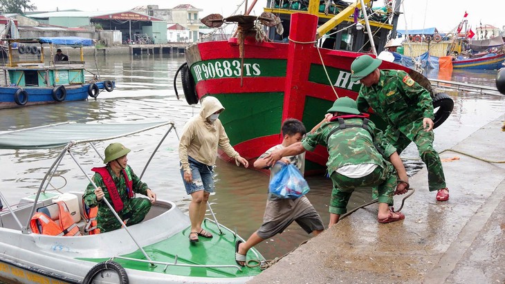 Sơ tán hơn 12 nghìn người, 79 ngôi nhà bị tốc mái, hàng trăm ha lúa bị ngập do bão số 3- Ảnh 2.