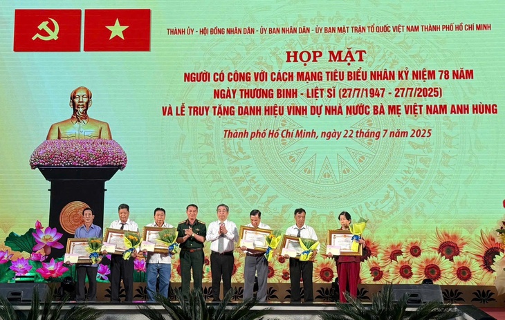 TPHCM tri ân người có công, truy tặng danh hiệu 6 Bà Mẹ Việt Nam Anh hùng- Ảnh 2.