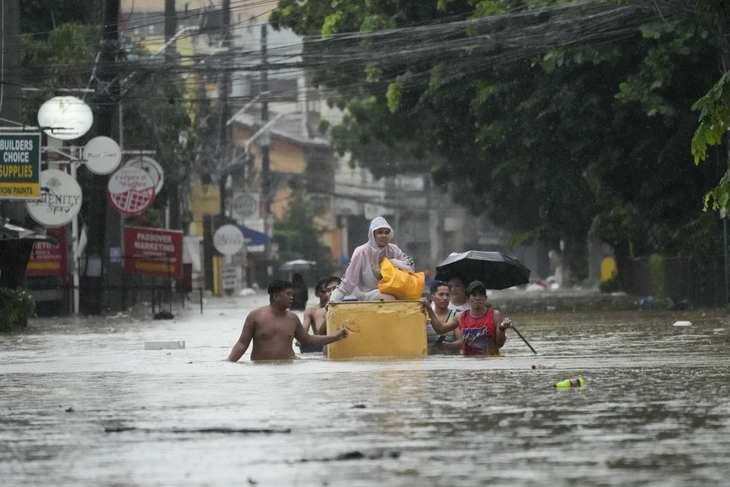 Các kỹ năng an toàn ứng phó với bão và lũ lụt người dân cần biết- Ảnh 2.