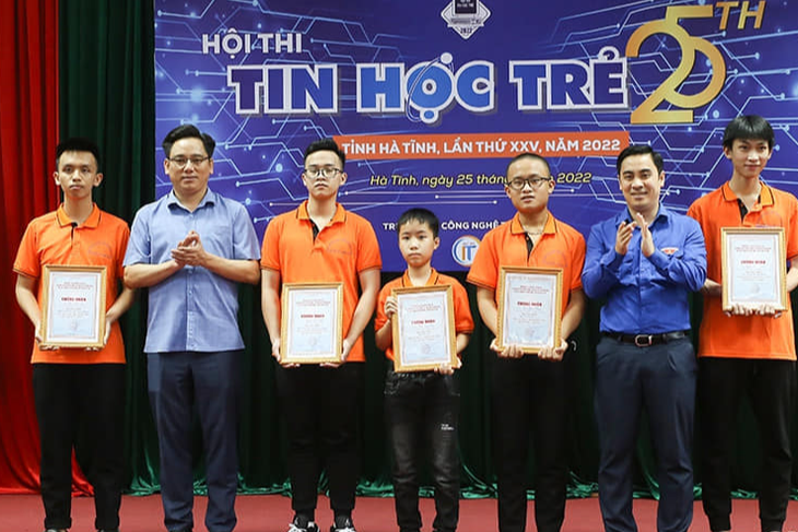 Chuyện về nam sinh Hà Tĩnh 'ẵm' Huy chương Vàng Olympic Toán học quốc tế- Ảnh 2. Chuyện về nam sinh Hà Tĩnh 'ẵm' Huy chương Vàng Olympic Toán học quốc tế- Ảnh 2.