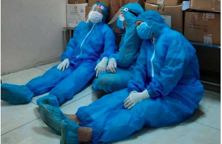Cải cách tiền lương, chính sách đãi ngộ đối với cán bộ y tế không chỉ là sự khích lệ mà là nhu cầu cấp bách hiện nay- Ảnh 1.