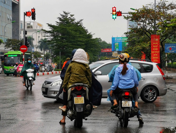 Hà Nội: Đèn giao thông gặp sự cố, liên hệ số nào để phản ánh?- Ảnh 2.