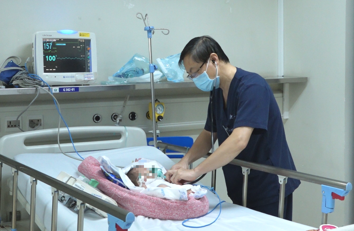 Không chỉ trẻ nhỏ mà bà mẹ mang thai cũng cần tiêm vaccine ho gà- Ảnh 2.