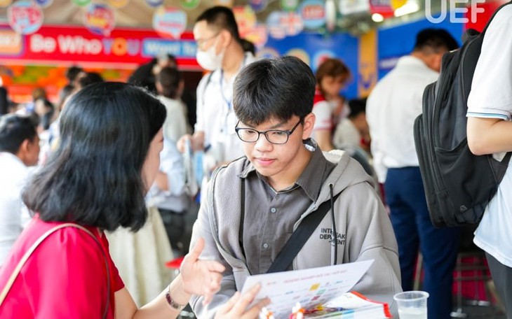 Sĩ tử "choáng váng" vì thông tin tuyển sinh: Phụ huynh, học sinh kiến nghị lùi lịch