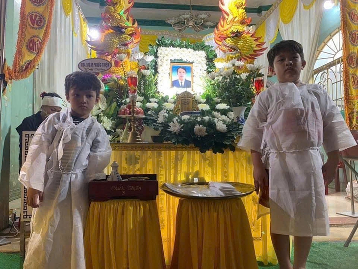 Vượt lên nỗi đau, mẹ và vợ liệt sĩ hy sinh khi cứu 3 em nhỏ đuối nước, vẫn tần tảo nuôi dạy con cháu nên người- Ảnh 5. Vượt lên nỗi đau, mẹ và vợ liệt sĩ hy sinh khi cứu 3 em nhỏ đuối nước, vẫn tần tảo nuôi dạy con cháu nên người- Ảnh 5.