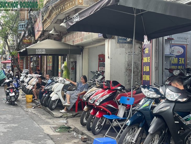 Trước lộ trình cấm xe xăng, chợ xe máy lớn nhất Hà Nội: 'Trước bán 10, giờ mất 9'- Ảnh 8. Trước lộ trình cấm xe xăng, chợ xe máy lớn nhất Hà Nội: 'Trước bán 10, giờ mất 9'- Ảnh 8.