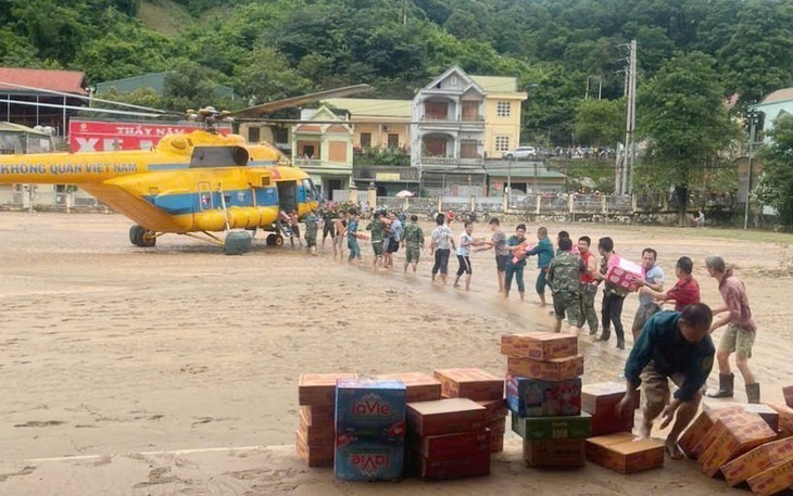 Quân đội sẽ tổ chức thêm 4 chuyến bay chuyển hàng cứu trợ đến vùng lũ Nghệ An