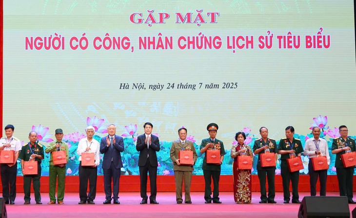 Tổng Bí thư Tô Lâm: Sự hy sinh của các anh hùng liệt sĩ đã làm cho đất nước nở hoa độc lập, kết trái tự do- Ảnh 3. Tổng Bí thư Tô Lâm: Sự hy sinh của các anh hùng liệt sĩ đã làm cho đất nước nở hoa độc lập, kết trái tự do- Ảnh 3.