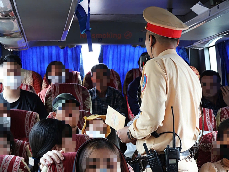 Hà Nội tổng kiểm soát vận tải đường bộ, đường thủy trong một tháng- Ảnh 2. Hà Nội tổng kiểm soát vận tải đường bộ, đường thủy trong một tháng- Ảnh 2.