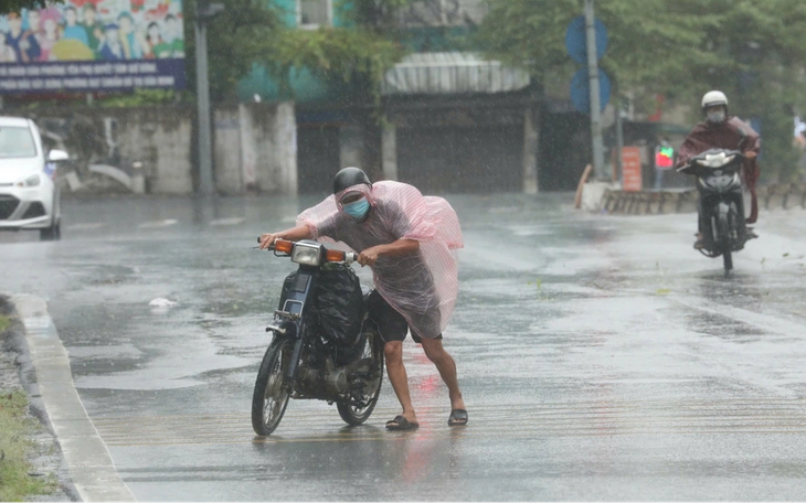 Miền Bắc mưa dông rải rác trước khi nắng nóng gay gắt