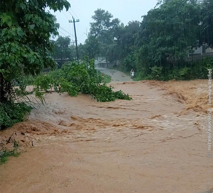 Mưa lớn, một số khu vực trên tuyến biên giới tỉnh Quảng Trị bị chia cắt - Ảnh 1.