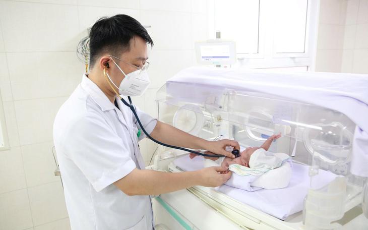 Hơn 60 ngày giành sự sống cho bé sinh cực non 26 tuần - Ảnh 2.