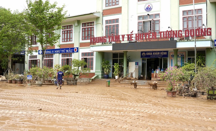 Trung tâm Y tế Tương Dương tan hoang sau lũ- Ảnh 1.