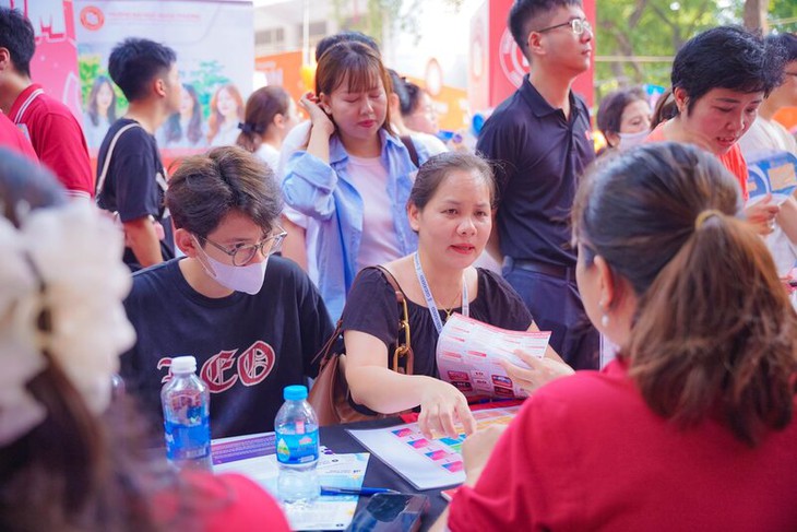 Những trường đại học tiên phong với công cụ quy đổi điểm xét tuyển- Ảnh 1.