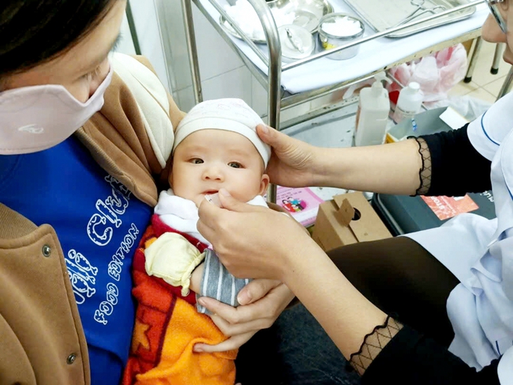 Hoàn thiện chính sách dân số: Giải pháp cấp thiết cho bài toán mức sinh giảm và già hóa dân số- Ảnh 1.