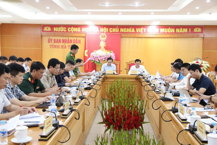 Xe khách bị lật ở Hà Tĩnh khiến 10 người tử vong chạy quá tốc độ- Ảnh 1.