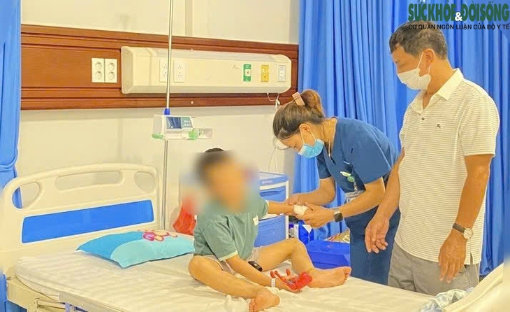 Thông tin mới nhất về sức khỏe hai anh em ruột sau tai nạn giao thông liên hoàn ở Dương Nội, Hà Nội- Ảnh 1. Thông tin mới nhất về sức khỏe hai anh em ruột sau tai nạn giao thông liên hoàn ở Dương Nội, Hà Nội- Ảnh 1.