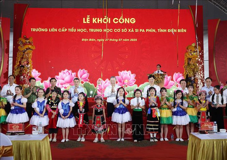 Tổng Bí thư Tô Lâm dự Lễ khởi công Trường liên cấp Tiểu học, THCS xã Si Pa Phìn, tỉnh Điện Biên- Ảnh 5.