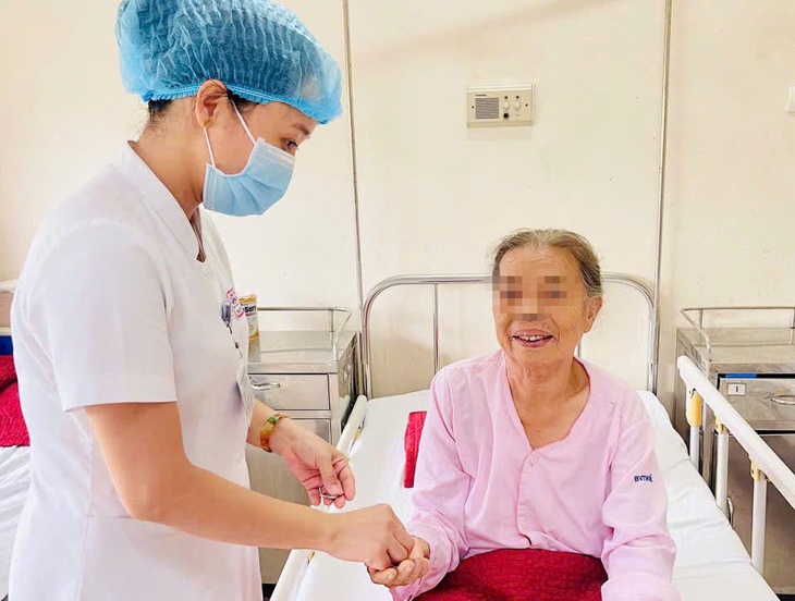 Vụ nhiều người nhập viện sau khi ăn giỗ ở Huế: Sức khỏe bệnh nhân hiện ra sao?- Ảnh 1.