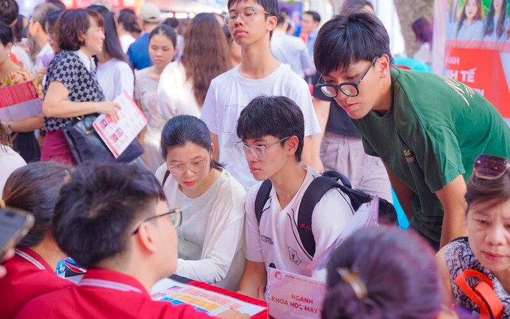 Xét tuyển đại học 2025: "Ôm" cả chục nguyện vọng liệu có phải lựa chọn sáng suốt?