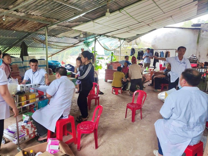 Lập Trạm Y tế dã chiến đưa hoạt động khám chữa bệnh trở lại bình thường sau lũ lụt- Ảnh 17. Lập Trạm Y tế dã chiến đưa hoạt động khám chữa bệnh trở lại bình thường sau lũ lụt- Ảnh 17.