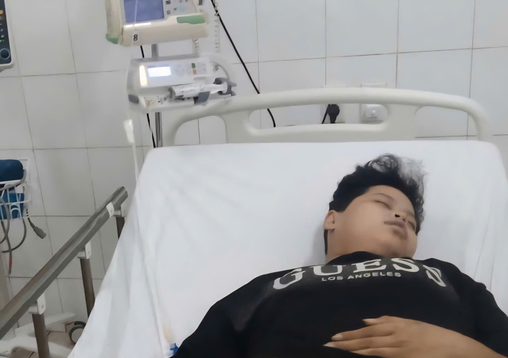 Mẹ trẻ kiệt quệ cầu mong sự sống cho 2 con mắc bệnh hiểm nghèo- Ảnh 1.