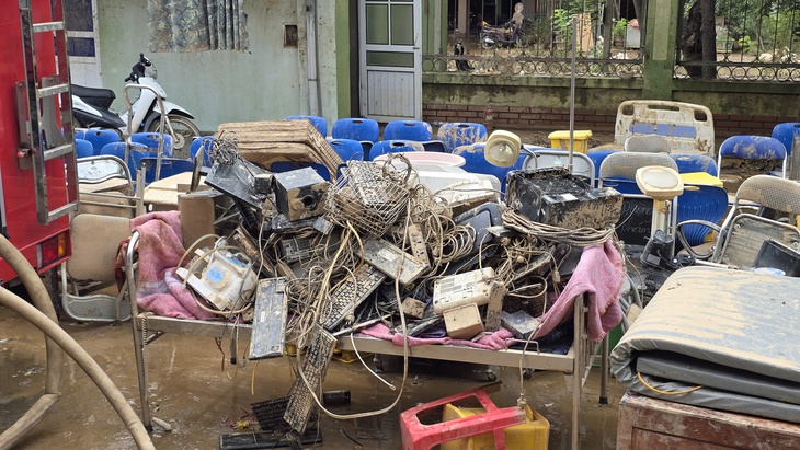Lập Trạm Y tế dã chiến đưa hoạt động khám chữa bệnh trở lại bình thường sau lũ lụt- Ảnh 8. Lập Trạm Y tế dã chiến đưa hoạt động khám chữa bệnh trở lại bình thường sau lũ lụt- Ảnh 8.