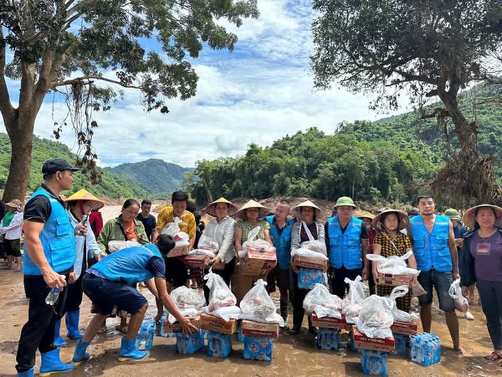 Đội xe 0 đồng Thanh Hóa và những chuyến hàng tình người đến với người dân vùng lũ xứ Nghệ- Ảnh 5.