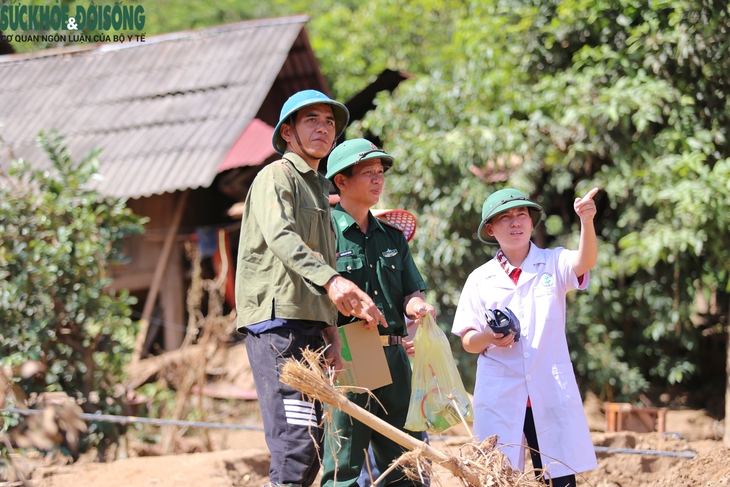 Lũ cuốn nhà đi, không cuốn được trái tim người thầy thuốc- Ảnh 5.