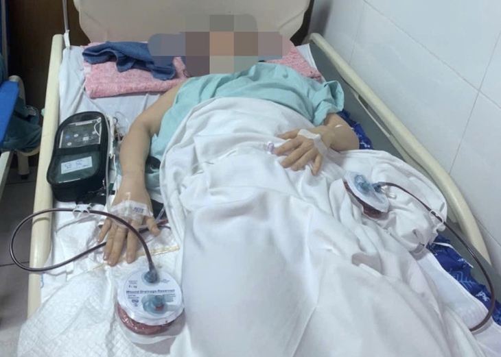 Sập đèn tiệc cưới ở Hà Nội, cô gái bị thương tật 96%: Bồi thường 4 tỷ có thỏa đáng?- Ảnh 2. Sập đèn tiệc cưới ở Hà Nội, cô gái bị thương tật 96%: Bồi thường 4 tỷ có thỏa đáng?- Ảnh 2.