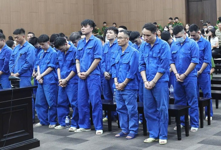 'Ông trùm' nhóm đòi nợ bằng thủ đoạn ghép ảnh khỏa thân lĩnh án hơn 12 năm tù- Ảnh 2. 'Ông trùm' nhóm đòi nợ bằng thủ đoạn ghép ảnh khỏa thân lĩnh án hơn 12 năm tù- Ảnh 2.