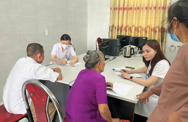 Công việc ngành Y đặc thù vất vả, nguy hiểm nhưng đãi ngộ chưa tương xứng- Ảnh 2. Công việc ngành Y đặc thù vất vả, nguy hiểm nhưng đãi ngộ chưa tương xứng- Ảnh 2.