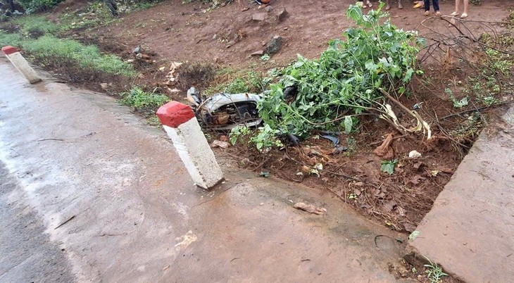 Xót xa hai chị em gái tử vong cạnh đường trong đêm mưa bão- Ảnh 1. Xót xa hai chị em gái tử vong cạnh đường trong đêm mưa bão- Ảnh 1.